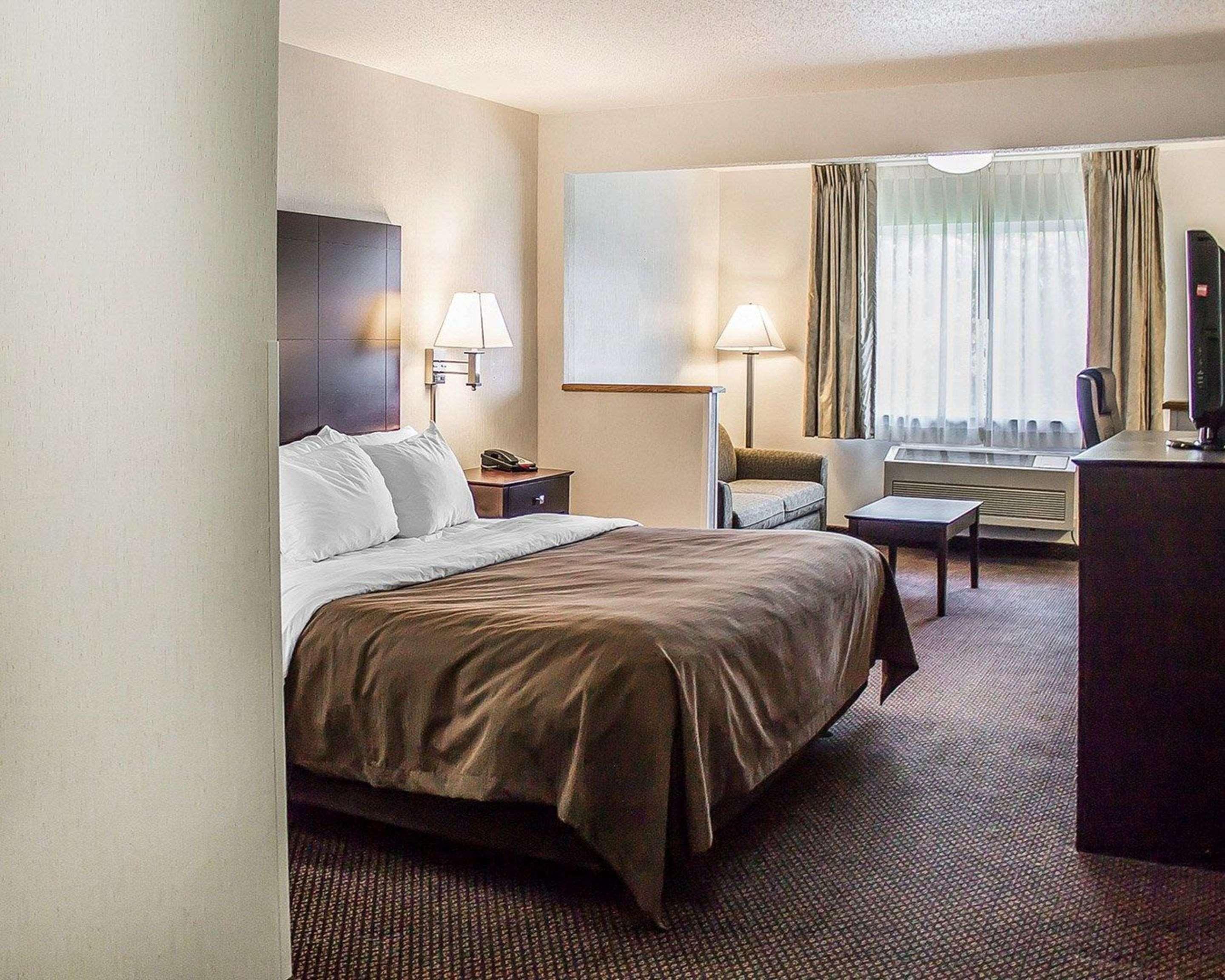 Quality Inn & Suites Стерджен-Бей Экстерьер фото