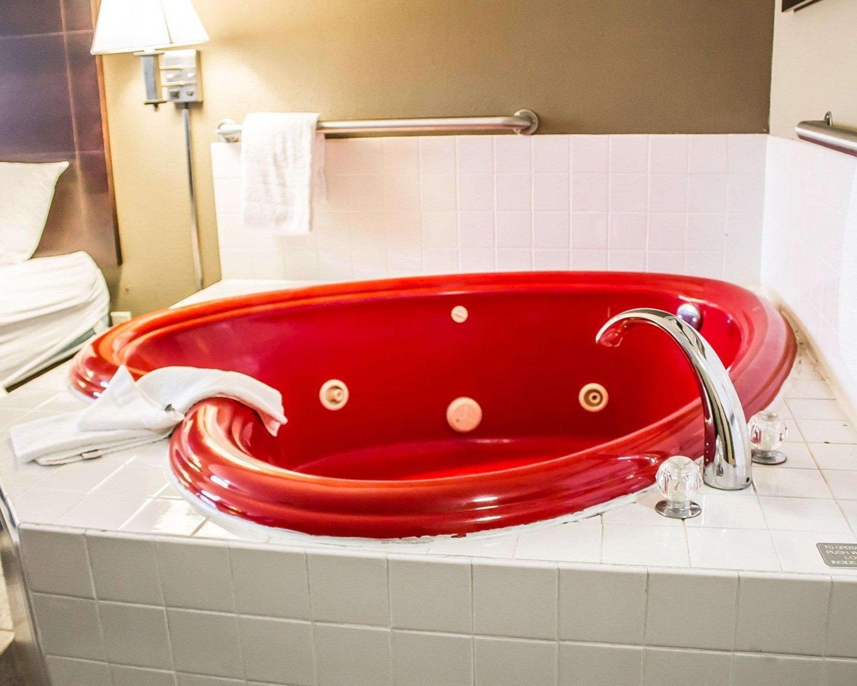 Quality Inn & Suites Стерджен-Бей Экстерьер фото