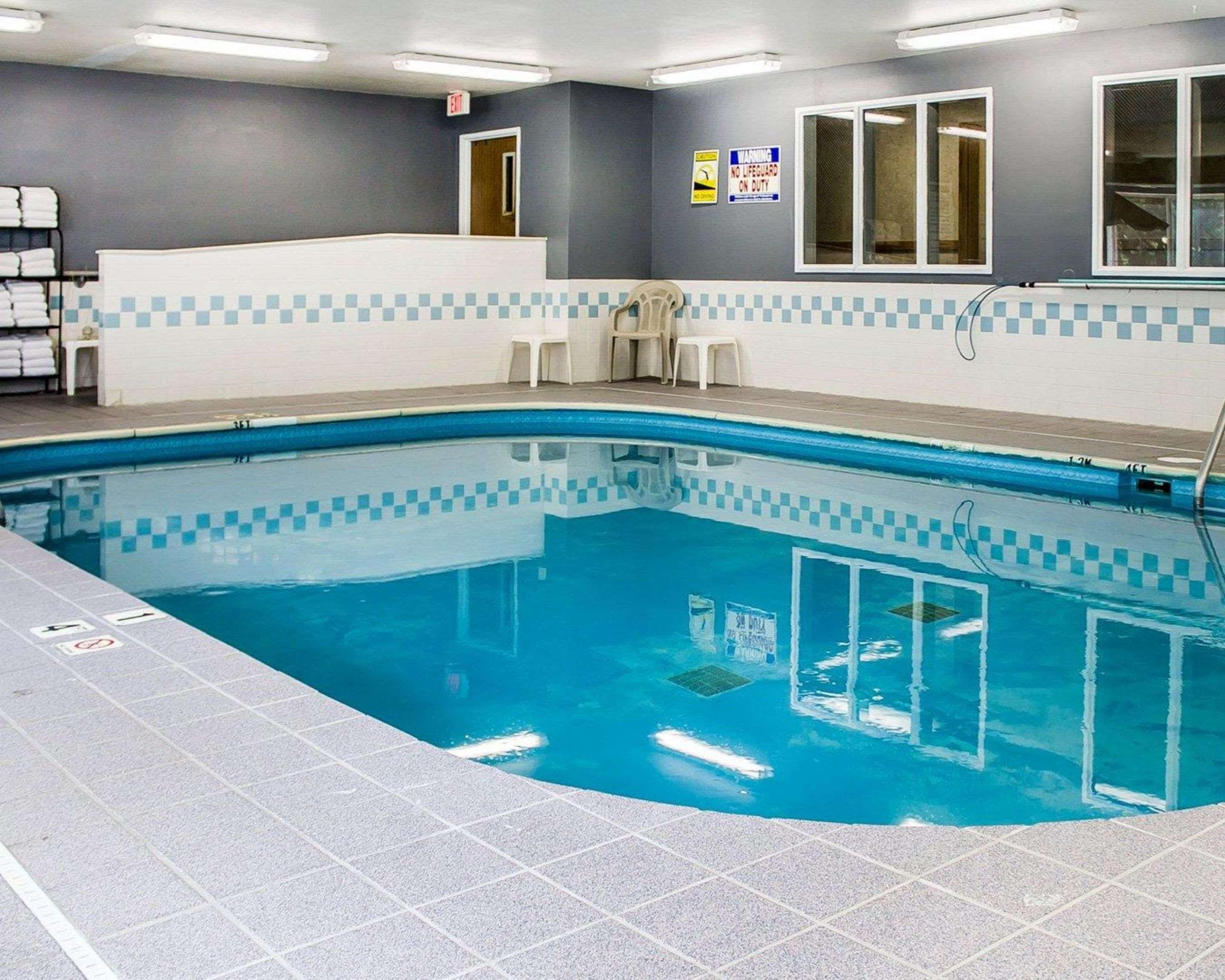 Quality Inn & Suites Стерджен-Бей Экстерьер фото