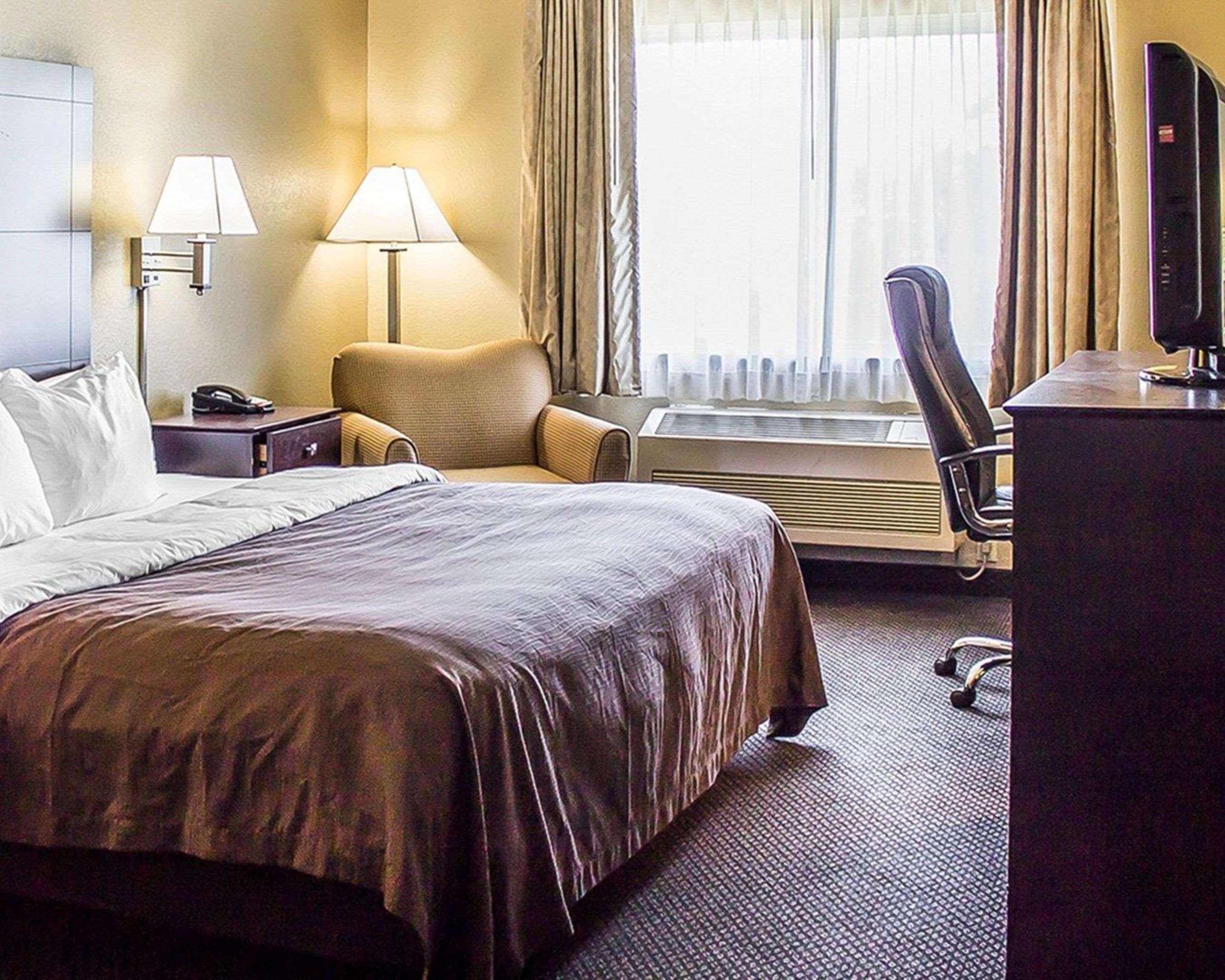Quality Inn & Suites Стерджен-Бей Экстерьер фото