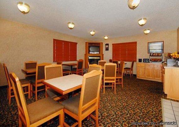 Quality Inn & Suites Стерджен-Бей Ресторан фото